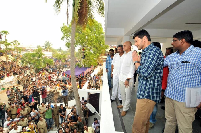 mahesh,mahesh babu,adopted village,burripalem,super star help  మహేశ్.. మీ కోసం బుర్రిపాలెం వెయిటింగ్!?