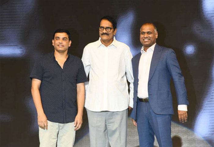 maharshi,producers,issues,mahesh babu,dil raju,pvp,ashwinidutt  చివరికి మహేష్ రంగంలోకి దిగక తప్పలేదు