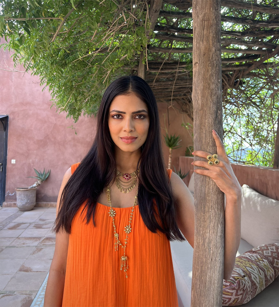 malavika mohanan in orange dress photos  మాళవిక మోహనన్ న్యూ లుక్ 