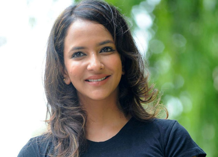 manchu lakshmi,fire,channel,editor  నాన్నగారి సంగతేంటి లక్ష్మీ..?