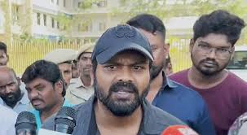 manchu manoj  ప్రమోషన్స్‌లో విష్ణు - పోరాటంలో మనోజ్