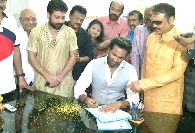 manchu vishnu,maa president,mohan babu,naresh,talasani  మంచు విష్ణు కి హ్యాండ్ ఇచ్చిన బాలయ్య