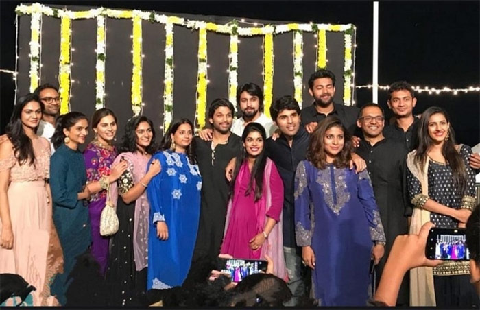 mega family,celebrates,diwali,chiranjeevi house  మెగా హీరోల దీవాళి పిక్‌ అదిరిందిగా!!