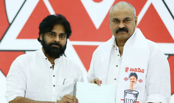 pawan kalyan,janasena party,mega heroes,publicity  మెగాహీరోలు ప్రచారానికి వస్తే జరిగే మేలేంటి? 