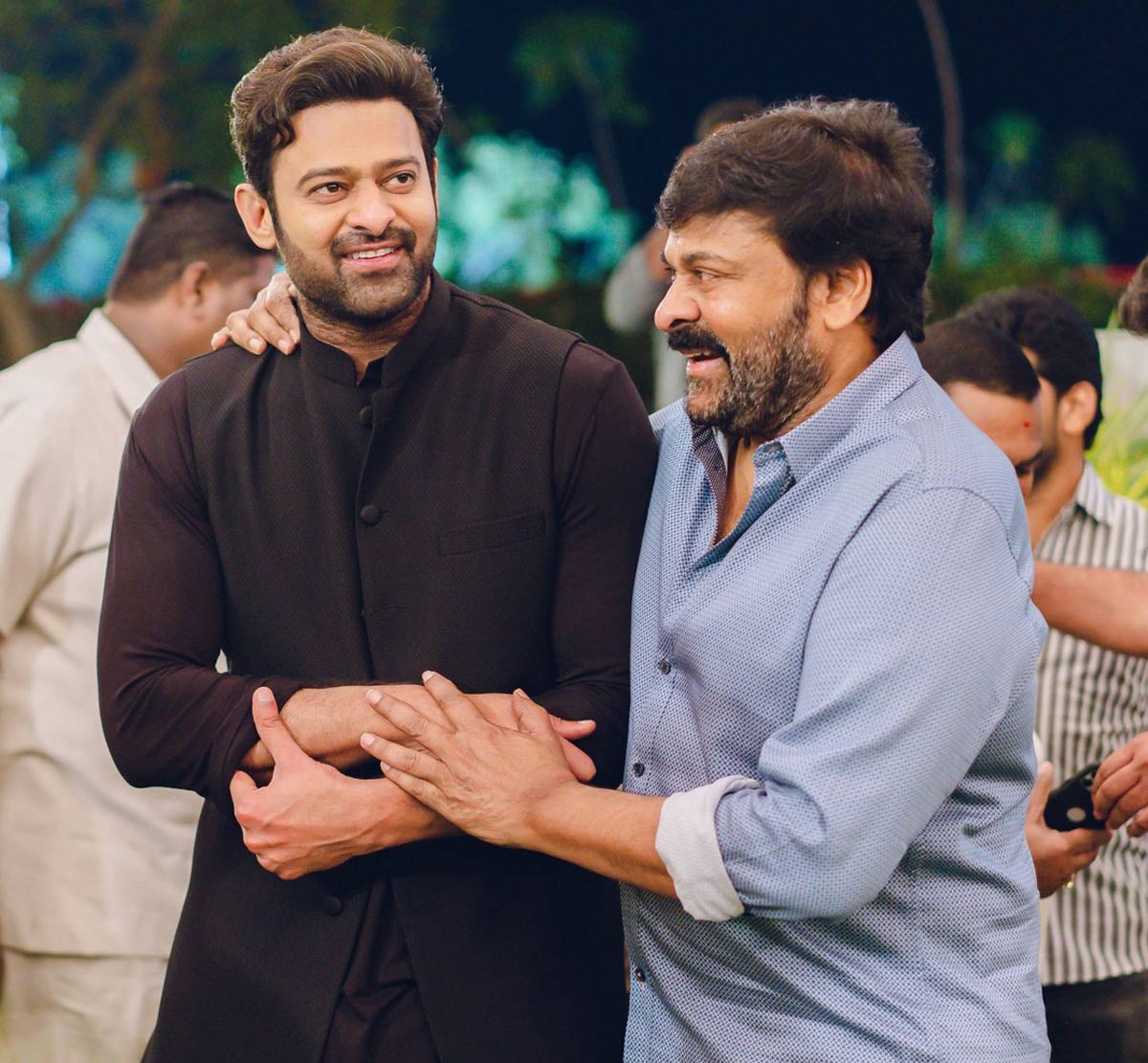 prabhas,chiranjeevi,happy birthday  ప్రభాస్‌ని అమితంగా ప్రేమించేద్దాం