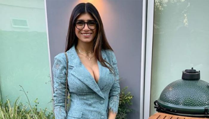 mia khalifa,adult film actress,adult,porn star   టెర్రరిస్ట్‌ల వార్నింగ్.. పోర్న్‌కు స్టార్ దూరం!