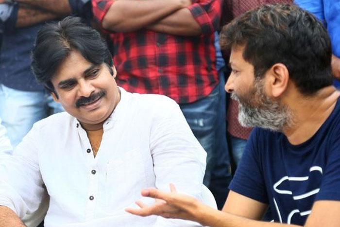 pawan kalyan,trivikram,dolly,gopala gopala,rare combination  పవన్‌తో త్రివిక్రమ్ మూవీ.. డైరెక్టర్‌గా కాదు..!!