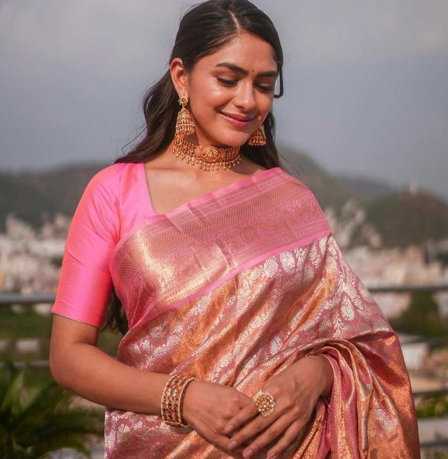 mrunal thakur  అలాంటి చిత్రాలు చేయాలనుంది: మృణాల్ 