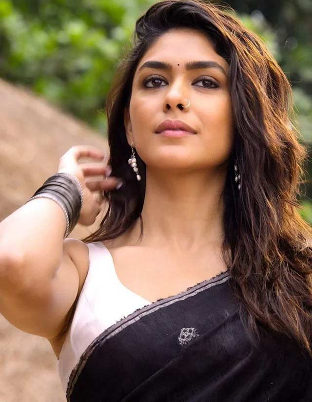 mrunal thakur  మృణాల్ రేంజ్ అది