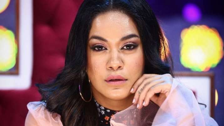 mumaith khan,bigg boss non stop,bigg boss telugu ott,big boss ott,nagarjuna  బిగ్ బాస్ ఓటిటి: ఫస్ట్ ఎలిమినేషన్ ఎవరంటే 