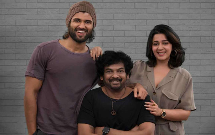 fighter,shooting,sensational decision,puri jagannadh,vijay deverakonda  ముంబైని హైదరాబాద్‌లోనే చూపిస్తున్న ‘ఫైటర్’!