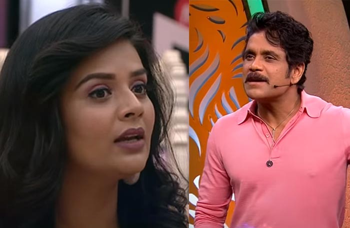 nagarjuna,angry,donkey,hot anchor sreemukhi,bigg boss  హాట్ యాంకర్‌ను గాడిదతో పోల్చిన నాగ్!