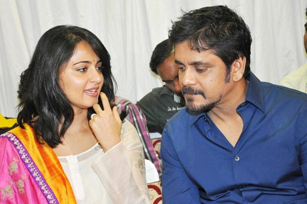 nagarjuna,anushka,raghavendrao,hathiram baba  నాగ్ అనుష్కను వదలడా...?