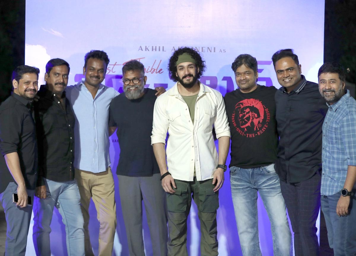 king nagarjuna,hosted a party,akhil,most eligible bachelor movie,celebrate the blockbuster success,akhil most eligible bachelor  కొడుకు కొట్టాడు హిట్.. తండ్రి ఇచ్చాడు పార్టీ 