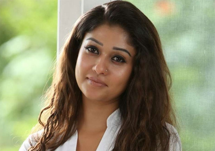 nayanthara,faces,problems,vignesh shivan,ditributors,movie  ప్రియుడే ఈ భామని భలే బుక్ చేశాడు..!