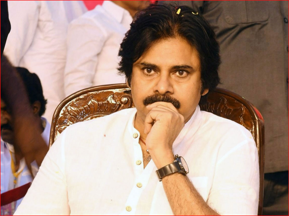 pawan kalyan  పవన్ కల్యాణ్‌పై పనికిమాలిన రాతలు!!