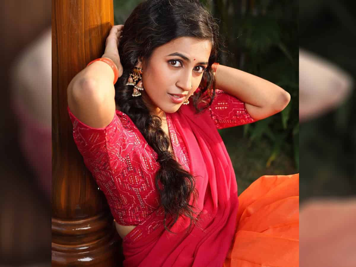 niharika  ఫ్రెండ్స్ తో టైం పాస్ చేస్తున్న నిహారిక 