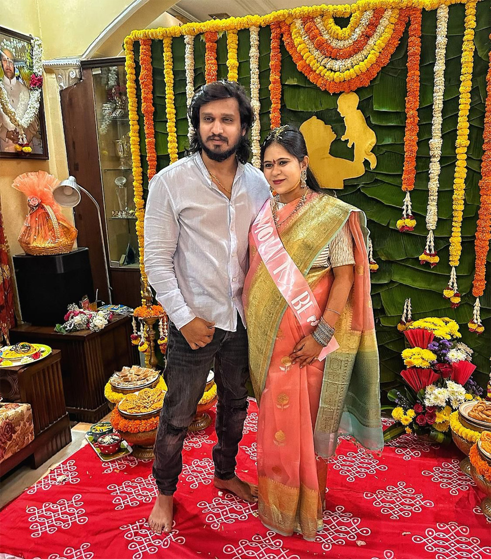 nikhil wife pallavi seemantham  సీమంతంతో.. నిఖిలే రివీల్ చేశాడు