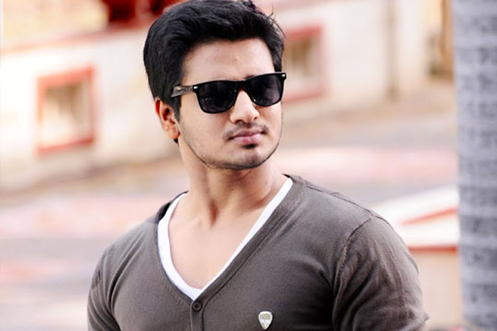 nikhil,tamil remake kanithan,kannada remake kirik party,director santhosh,nikhil signed two movies  ఈ కుర్రోడు యమా స్పీడ్‌గా ఉన్నాడు...! 