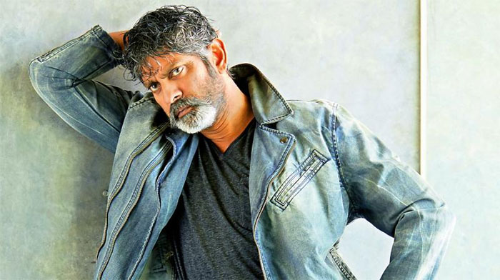 jagapathi babu,tollywood,big stars,star heroes film,no offer,busy artist,jaggu bhai  జ‌గ‌ప‌తిబాబు జోరు త‌గ్గ‌లేదు కానీ.. !!