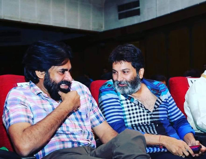 pawan kalyan,trivikram srinivas,soujanya srinivas,pawan family,ravindra bharathi  పవన్, త్రివిక్రమ్ మధ్య విభేదాలా! మరి ఇదేంటి?