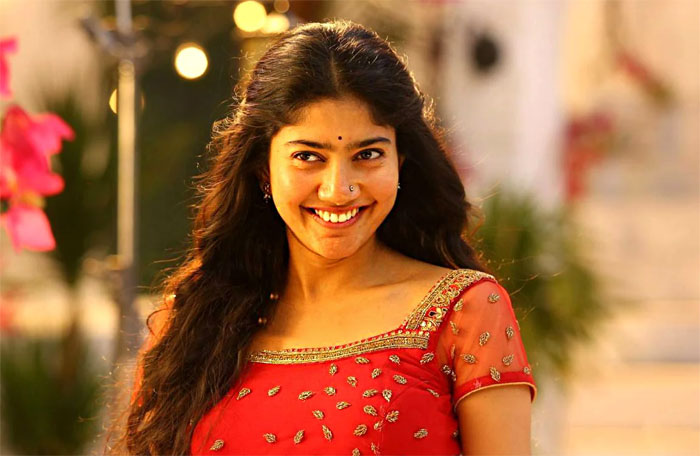 sai pallavi,marriage,parents,sensational comments,love failed  సాయి పల్లవి పెళ్లి చేసుకోను.. వెనుక కారణం?