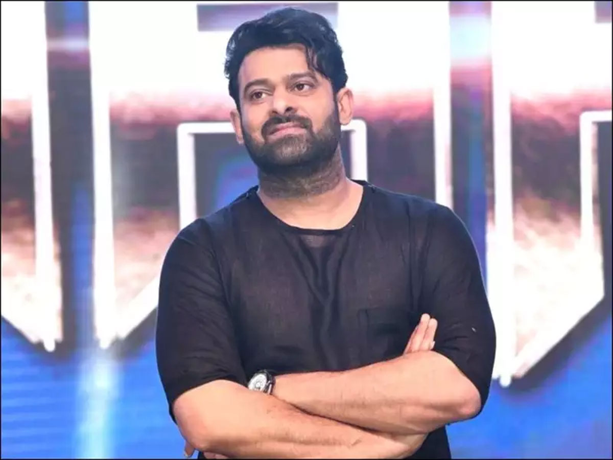 hero prabhas,fans,disappointe,nag ashwin,om rauth,prabhas birthday  ప్రభాస్‌కి ఆ ఇద్దరూ హ్యాండిచ్చారుగా..!