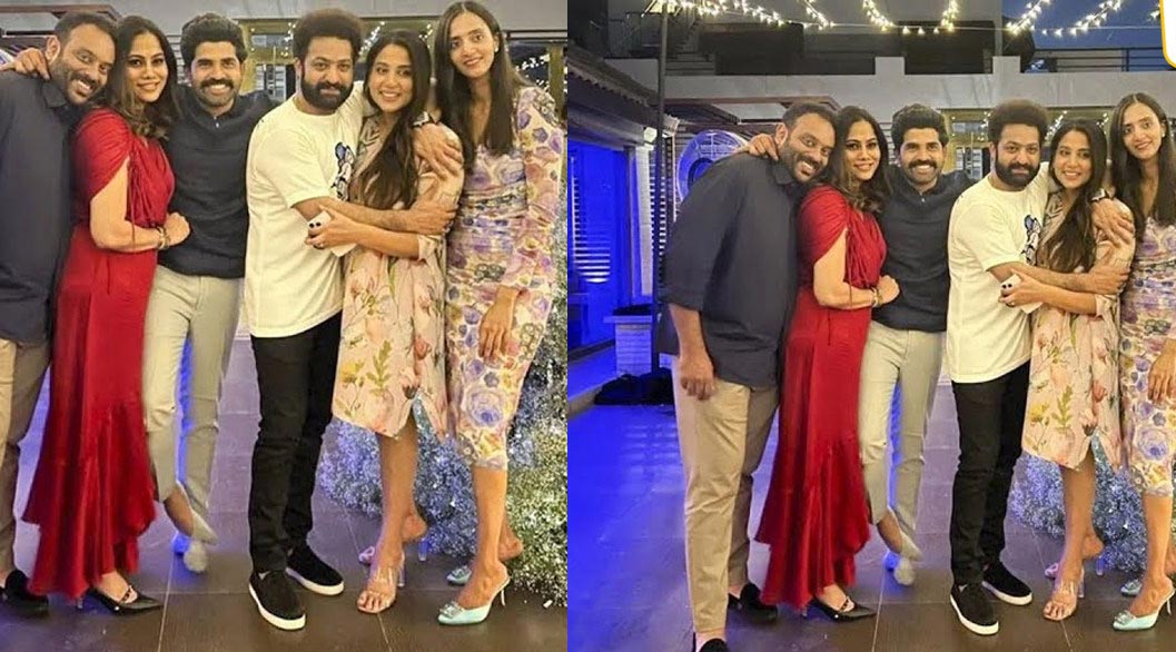 ntr b-day photos  వారి మధ్యలో ఎన్టీఆర్ బర్త్ డే సెలెబ్రేషన్స్ 