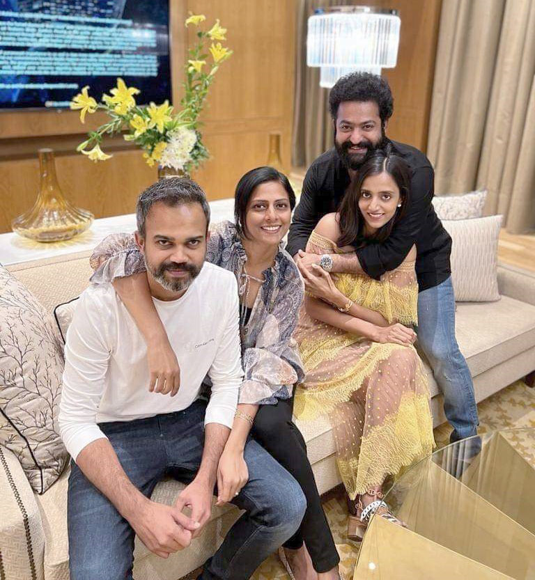 ntr,lakshmi pranathi,prashanth neel,ntr wedding anniversary,prashanth neel wedding anniversary  ఎన్టీఆర్ - ప్రశాంత్ నీల్.. వాట్ ఏ సర్ ప్రైజ్