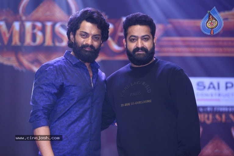 ntr,ntr fans,ntr30 look,koratala - ntr movie,kalyan ram,bimbisara  ఫాన్స్ ని డిస్పాయింట్ చేసిన ఎన్టీఆర్