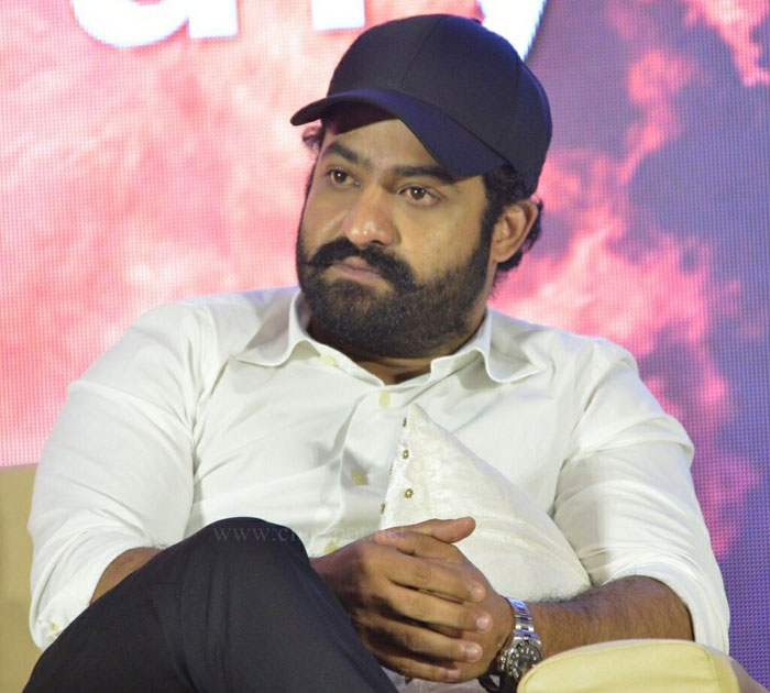 rrr,ram charan,jr ntr,dubbing,all languages,rrr update  RRR: ఎన్టీఆర్ సాహసం చేస్తున్నాడు