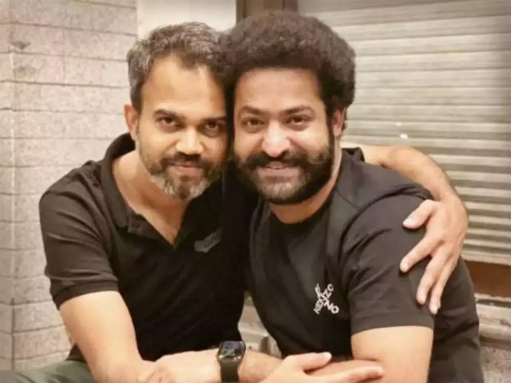 ntr neel  ఎన్టీఆర్ కర్ణాటక వెళ్లాల్సిందే 