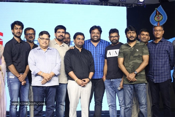 paper boy pre release event,sampath nandi,paper boy,allu aravind,sukumar  పేపర్‌బాయ్‌ని అందుకే తీసుకున్నాడట!