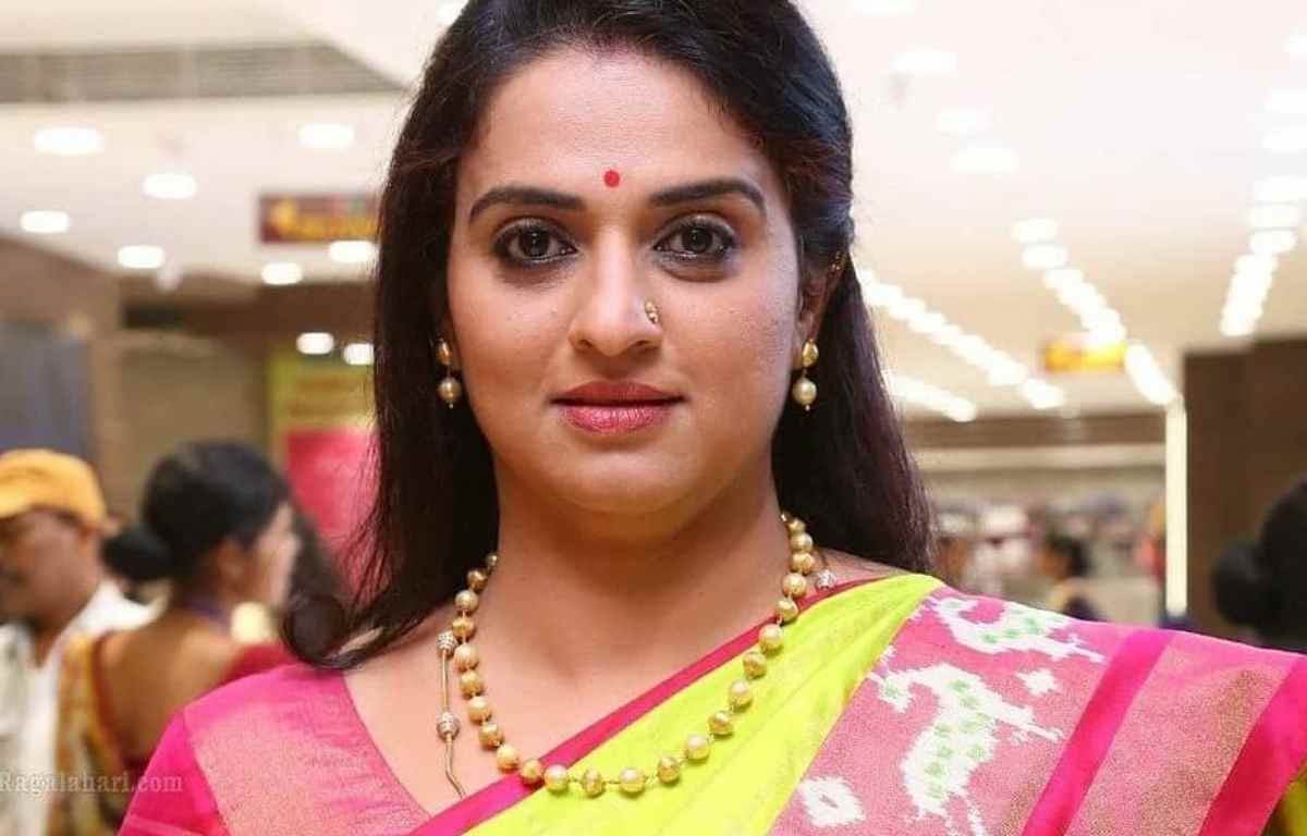 actress pavithra lokesh,media channels,sr naresh  అసభ్యకర పోస్టులపై పవిత్ర ఫిర్యాదు