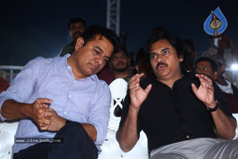 pawan kalyan,ktr,bheemla nayak,bheemla nayak pre release event,pawan kalyan fans,rana  భీమ్లా ఈవెంట్: కేటీఆర్ - పవన్ కబుర్లు 