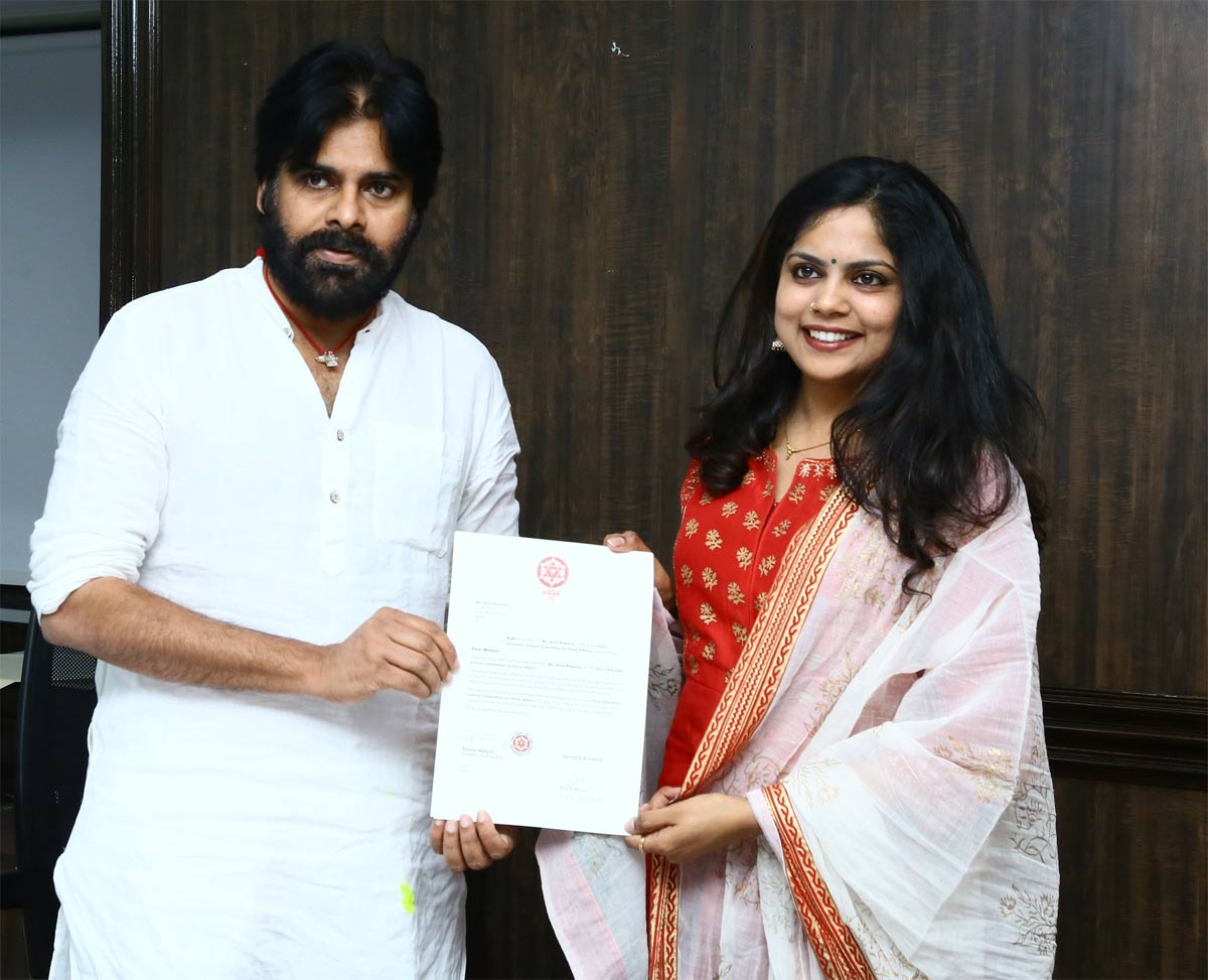 pawan kalyan  నాదెండ్లను పక్కనెట్టిన పవన్ కళ్యాణ్ 