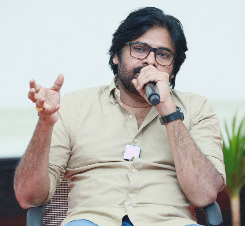 pawan kalyan,tollywood,cbn arrest,support,janasena  CBN Arrest: టాలీవుడ్‌‌‌పై పవన్ కామెంట్స్