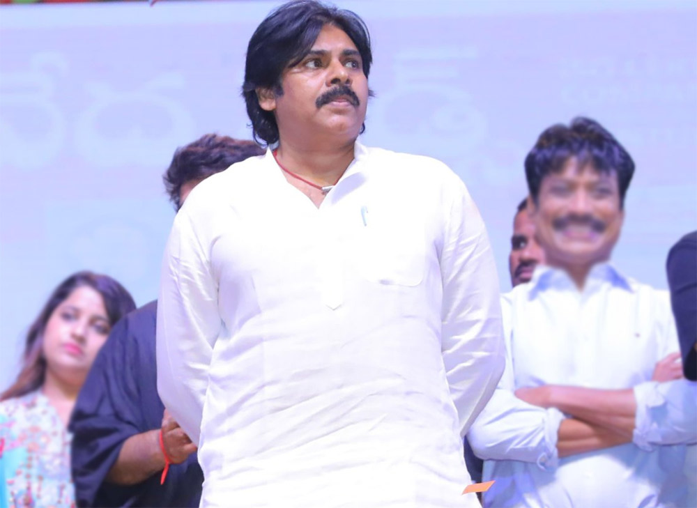 pawan kalyan on fans death  మణికంఠ, చరణ్ మృతిపై పవన్ తీవ్ర ఆవేదన