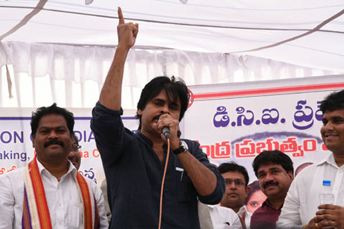 pawan kalyan,jana sena president,speech,vizag  పవన్‌ మాటల్లో నిజాయితీ కనిపిస్తోంది! 