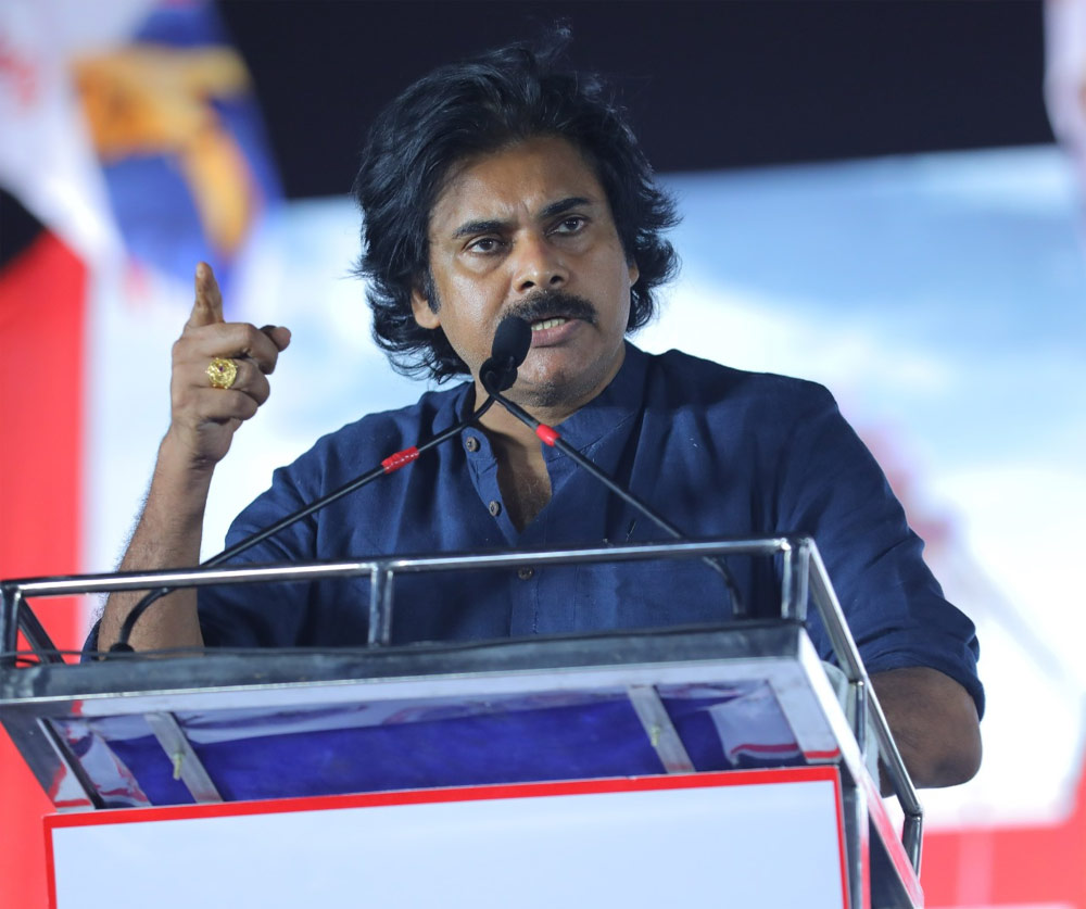 pawan kalyan,chiru,cm jagan,narasapuram,tollywood,chiranjeevi-ys jagan meeting  పవన్ మళ్ళీ కెలికేసారా..