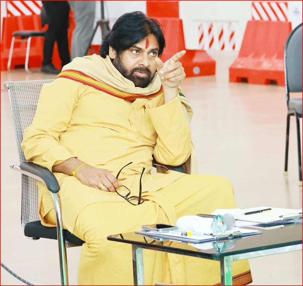 paawan kalyan  PR: పవన్ ది ఉత్సాహమా.. అత్యుత్సాహమా?