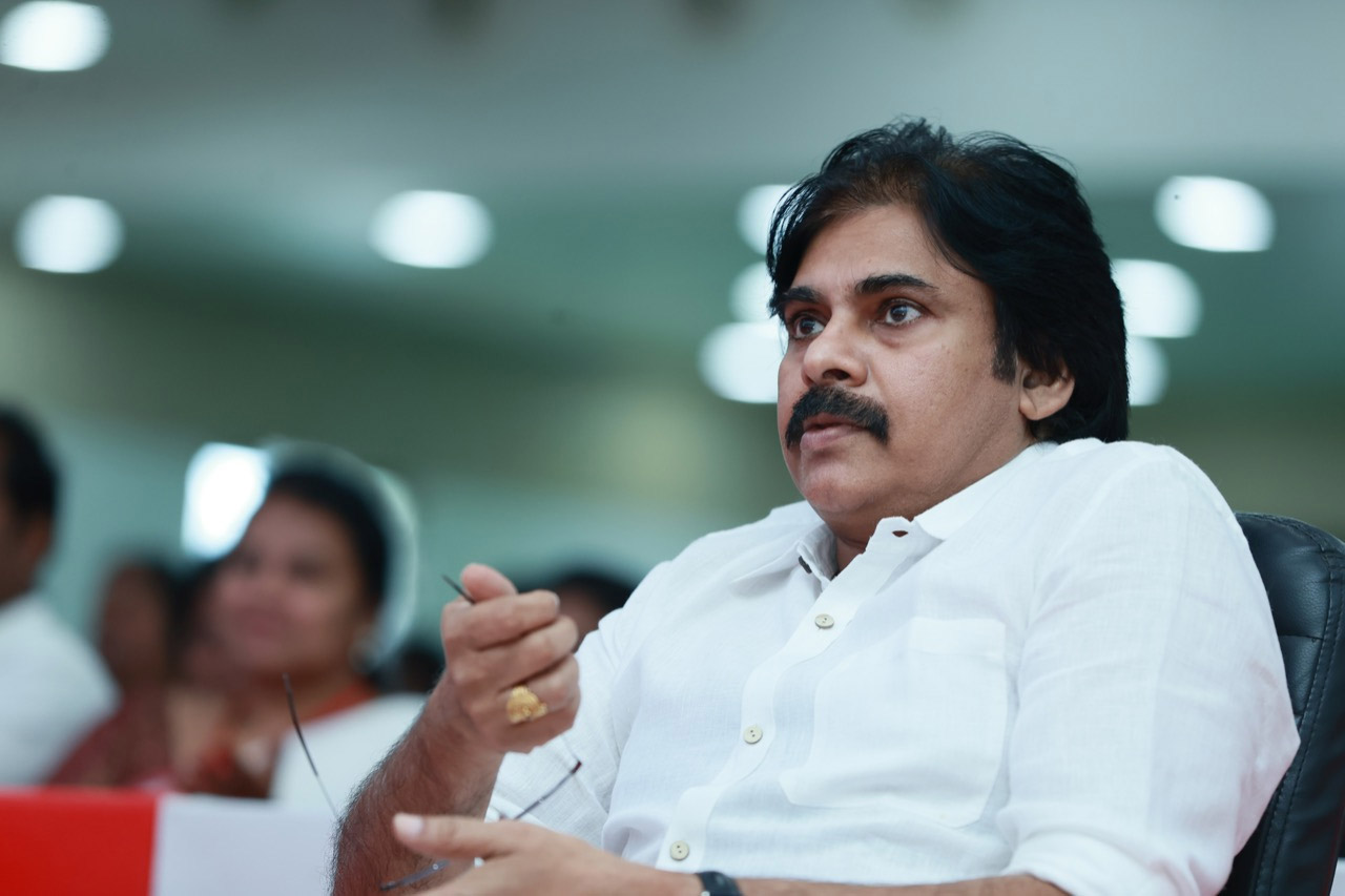 pawan kalyan,bus yatra,janasena  వాయిదా పడిన పవన్ బస్సు యాత్ర 