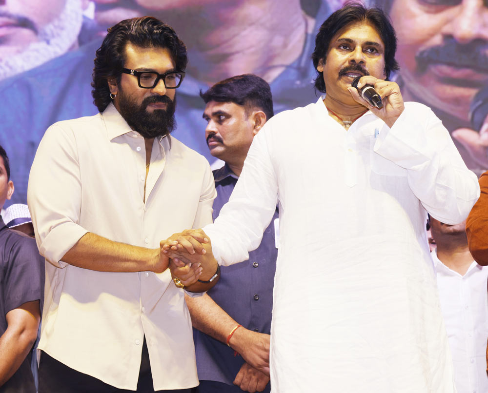 pawan kalyan and ram charan  రామ్ చరణ్‌ పేరుకి అర్థం ఏంటో తెలుసా..