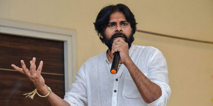 janasena,chief,pawan kalyan,fires,ysrcp,amaravathi,political speech  పంచ్‌లతో అదరగొడుతున్న జనసేనాని!