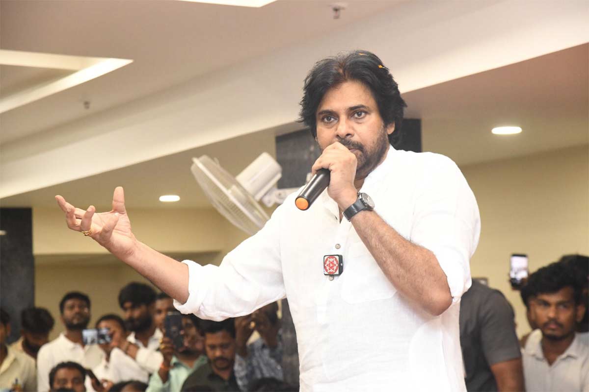 pawan kalyan  పవన్ కళ్యాణ్ కి అస్వస్థత?