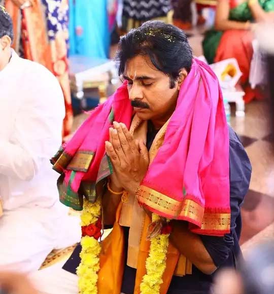 pawan kalyan  కొత్తింట్లోకి పవన్ కళ్యాణ్ 