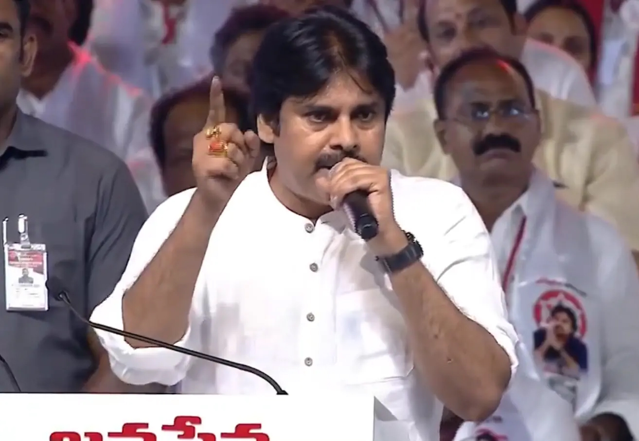 pawan kalyan  జనసైనికుల నోటికి తాళం వేసిన పవన్ 