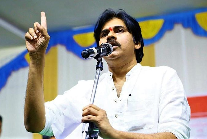 pawan kalyan,janasena,people,pawan kalyan political tour,kcr,chandrababu naidu  ఇలా అయితే పార్టీకి బలం ఎలా పవన్..?