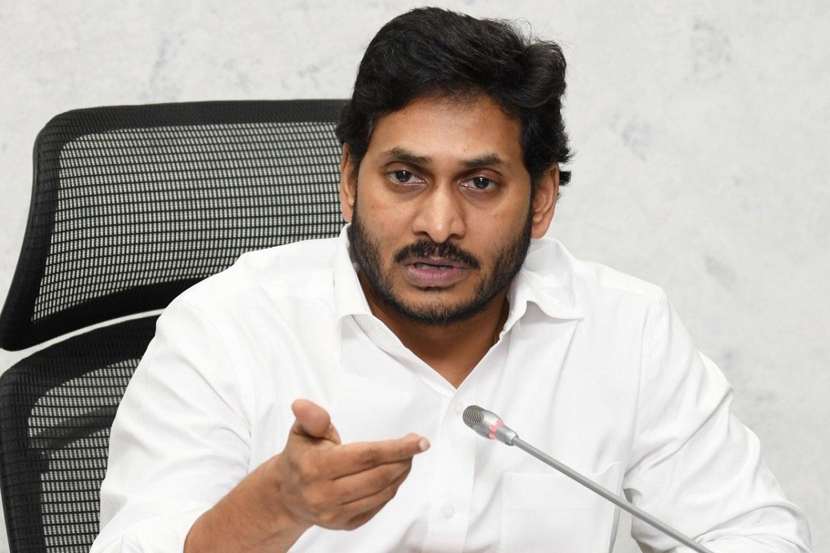 jagan  జగన్ జంతర్ మంతర్ చేతలకు జనం నవ్వులు