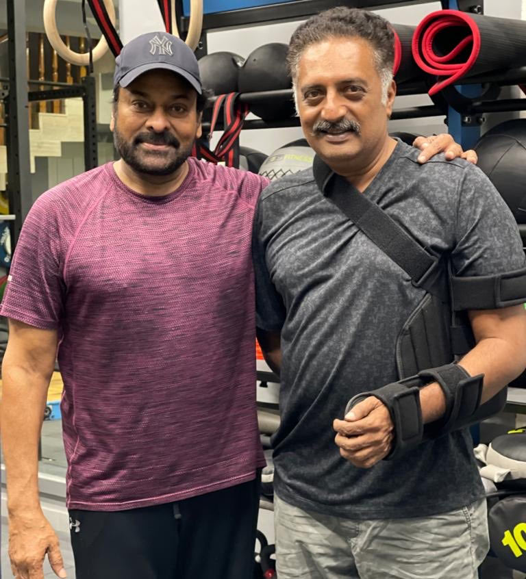 megastar,chiranjeevi,prakash raj,chiru - prakash raj clicked at gym  పిక్ టాక్: జిమ్ లో మెగాస్టార్ తో ప్రకాష్ రాజ్ 